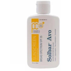 Person Covey Solbar AVO Cream (SPF 35)